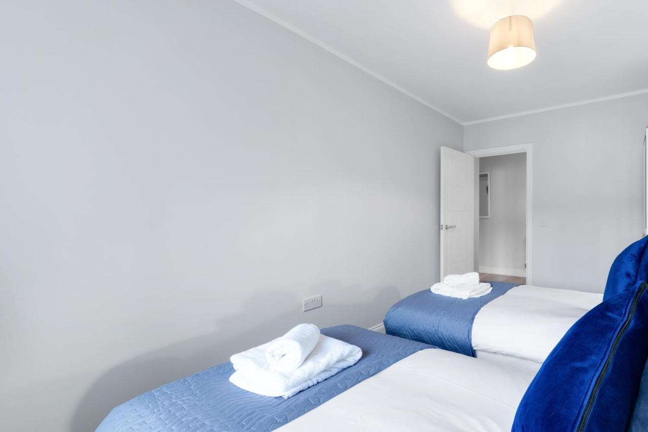 2 Bedroom Penthouse With Parking High Wycombe By 360Stays Екстер'єр фото