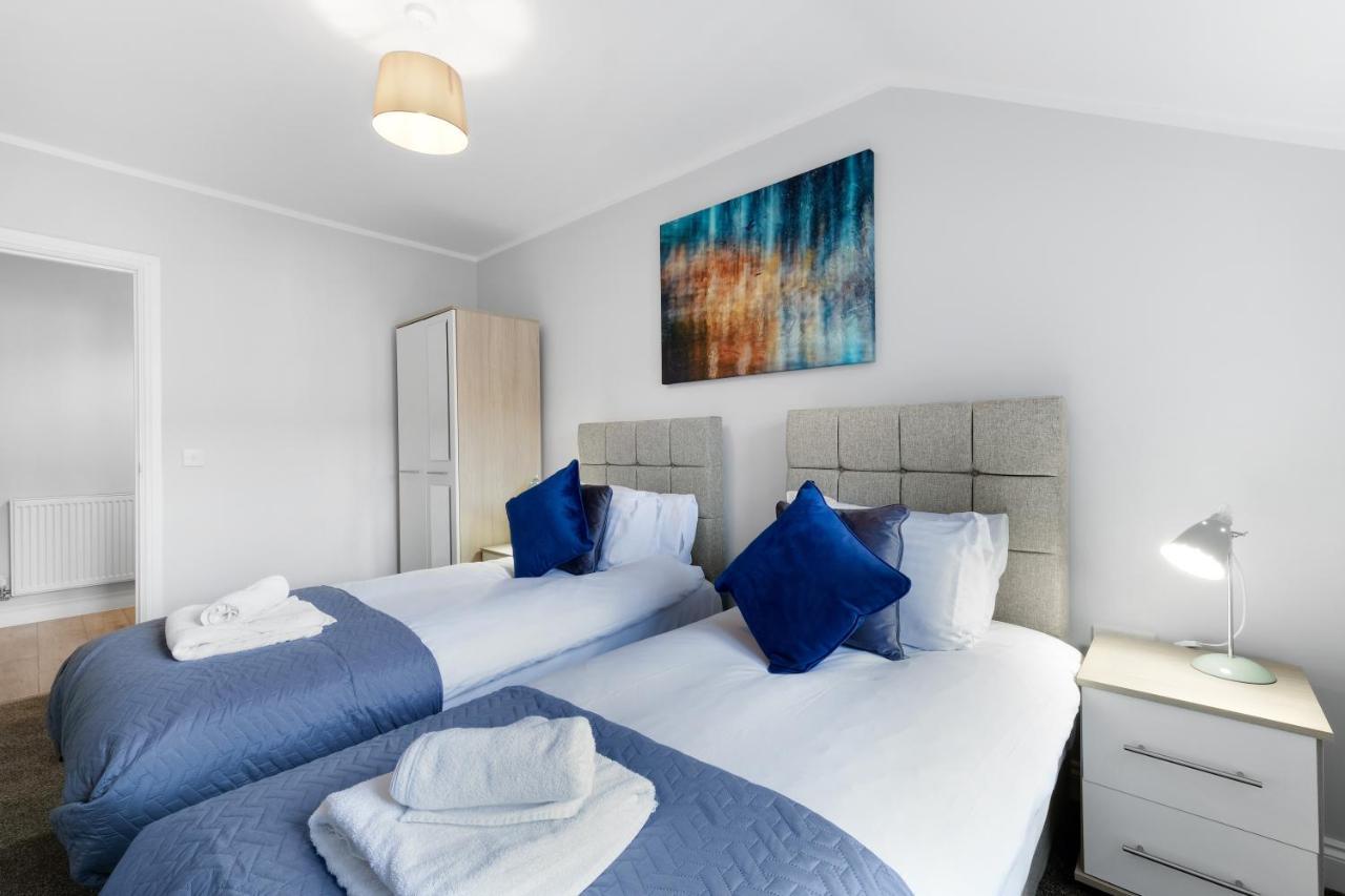 2 Bedroom Penthouse With Parking High Wycombe By 360Stays Екстер'єр фото