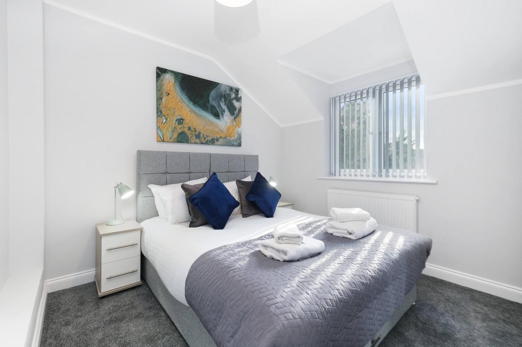 2 Bedroom Penthouse With Parking High Wycombe By 360Stays Екстер'єр фото