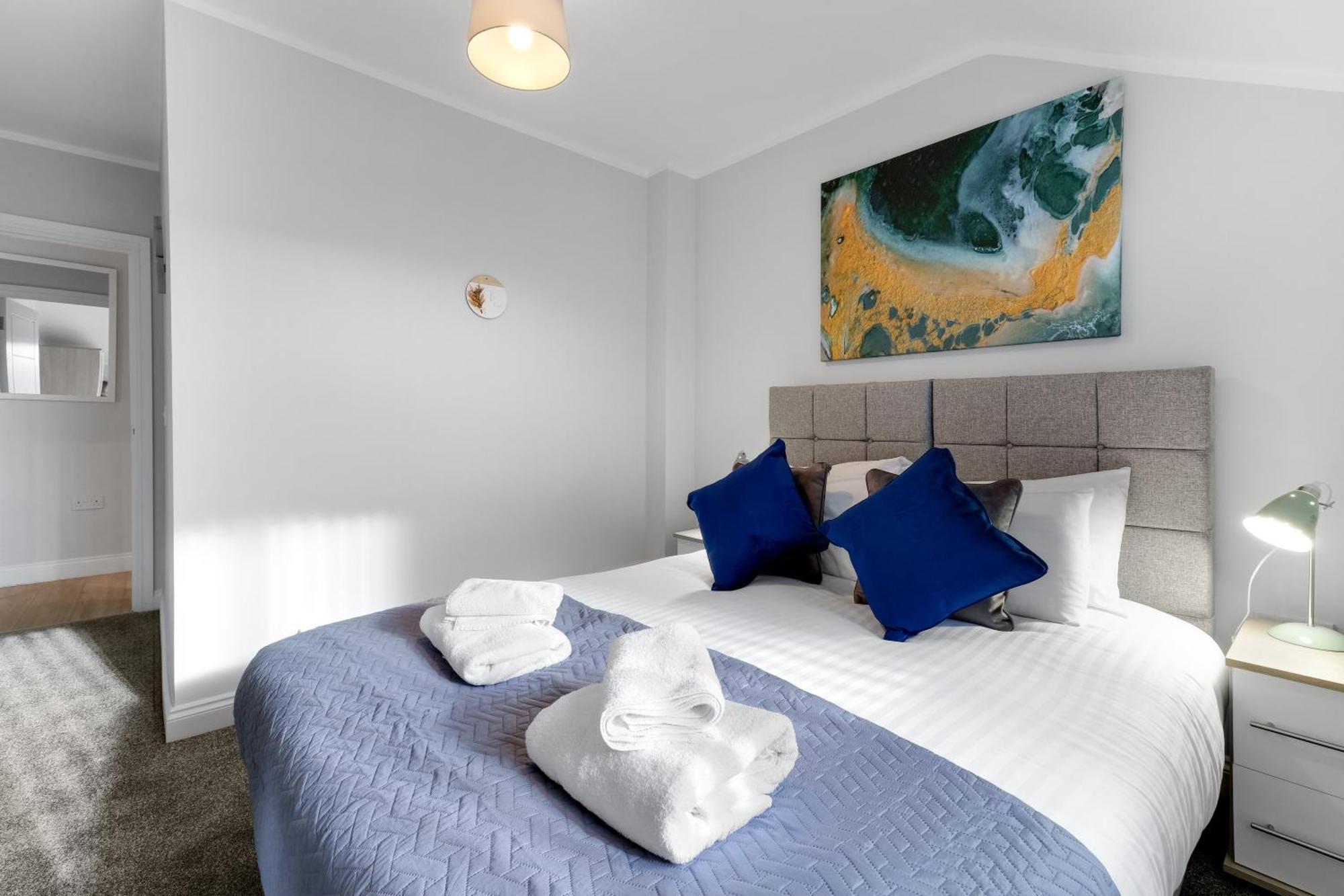 2 Bedroom Penthouse With Parking High Wycombe By 360Stays Екстер'єр фото