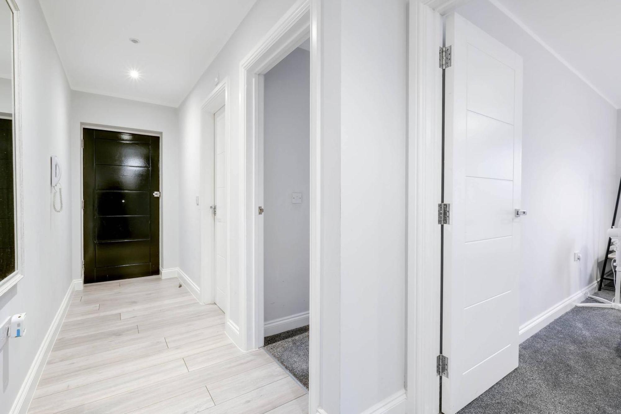 2 Bedroom Penthouse With Parking High Wycombe By 360Stays Екстер'єр фото