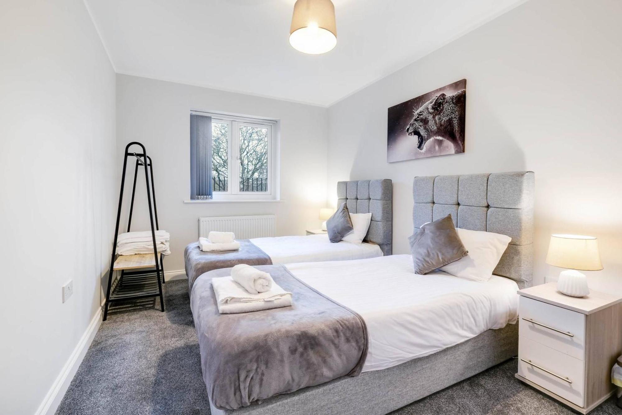 2 Bedroom Penthouse With Parking High Wycombe By 360Stays Екстер'єр фото