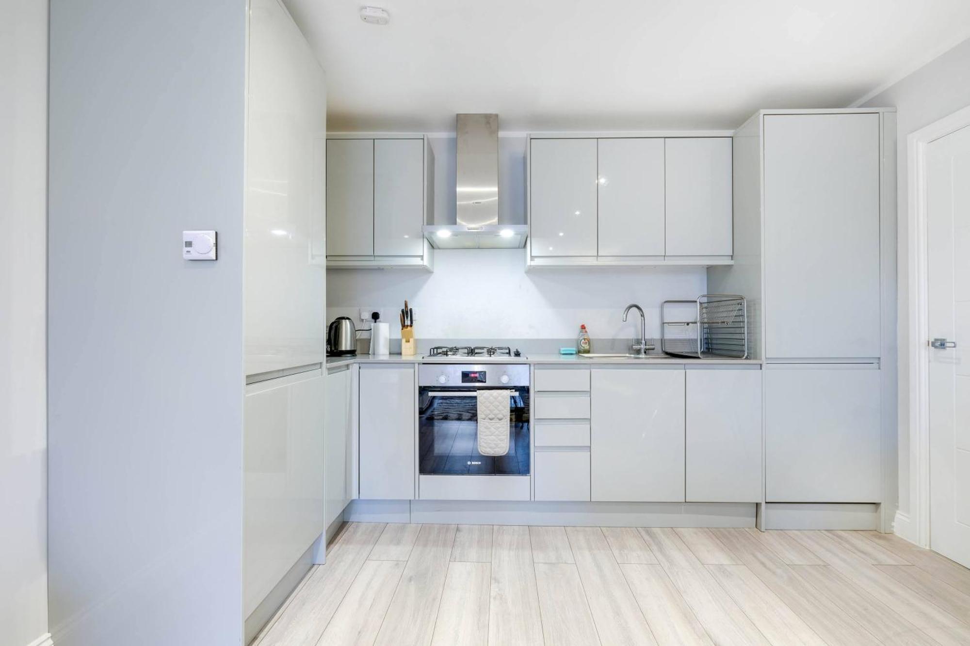 2 Bedroom Penthouse With Parking High Wycombe By 360Stays Екстер'єр фото