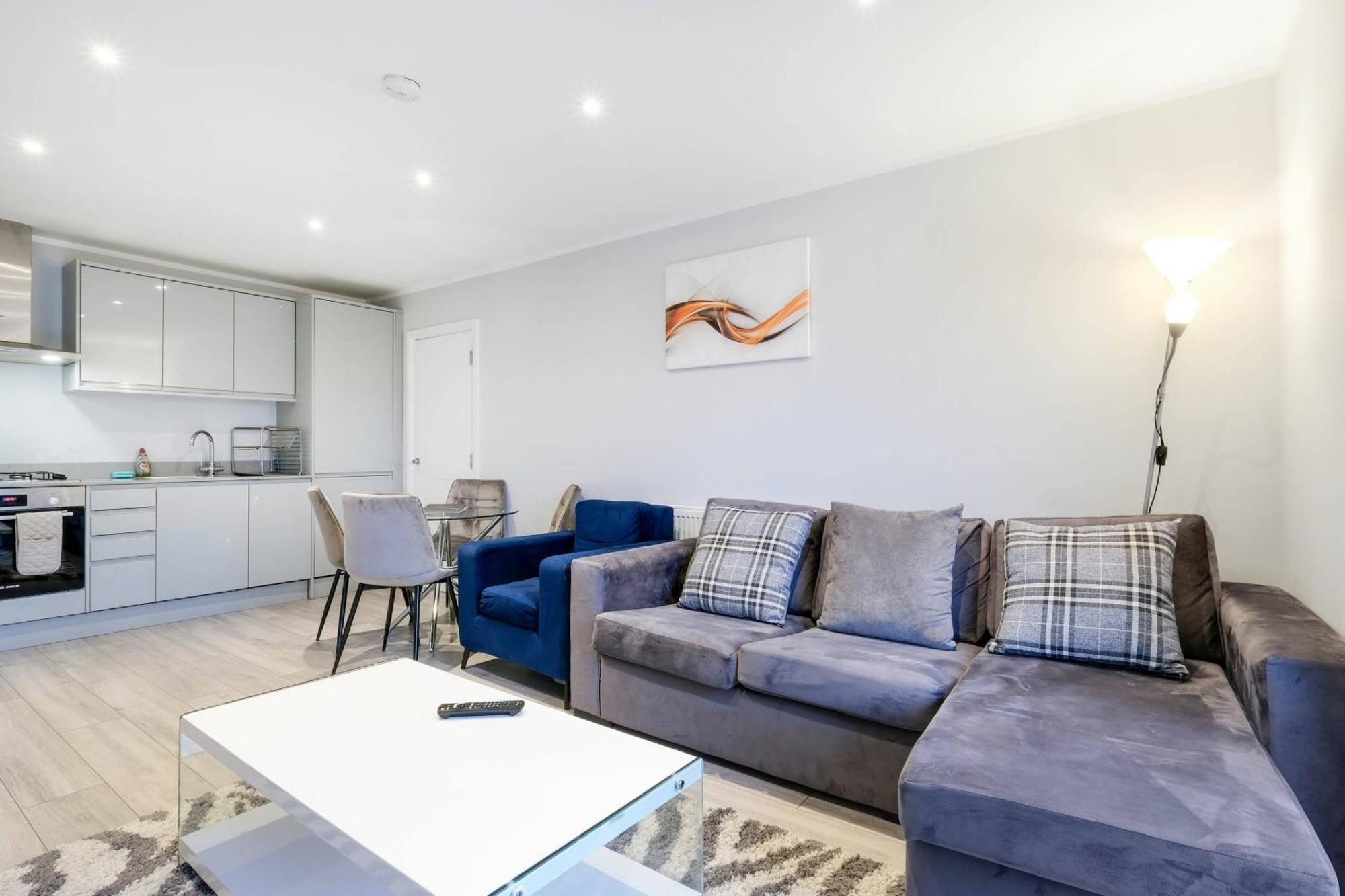 2 Bedroom Penthouse With Parking High Wycombe By 360Stays Екстер'єр фото