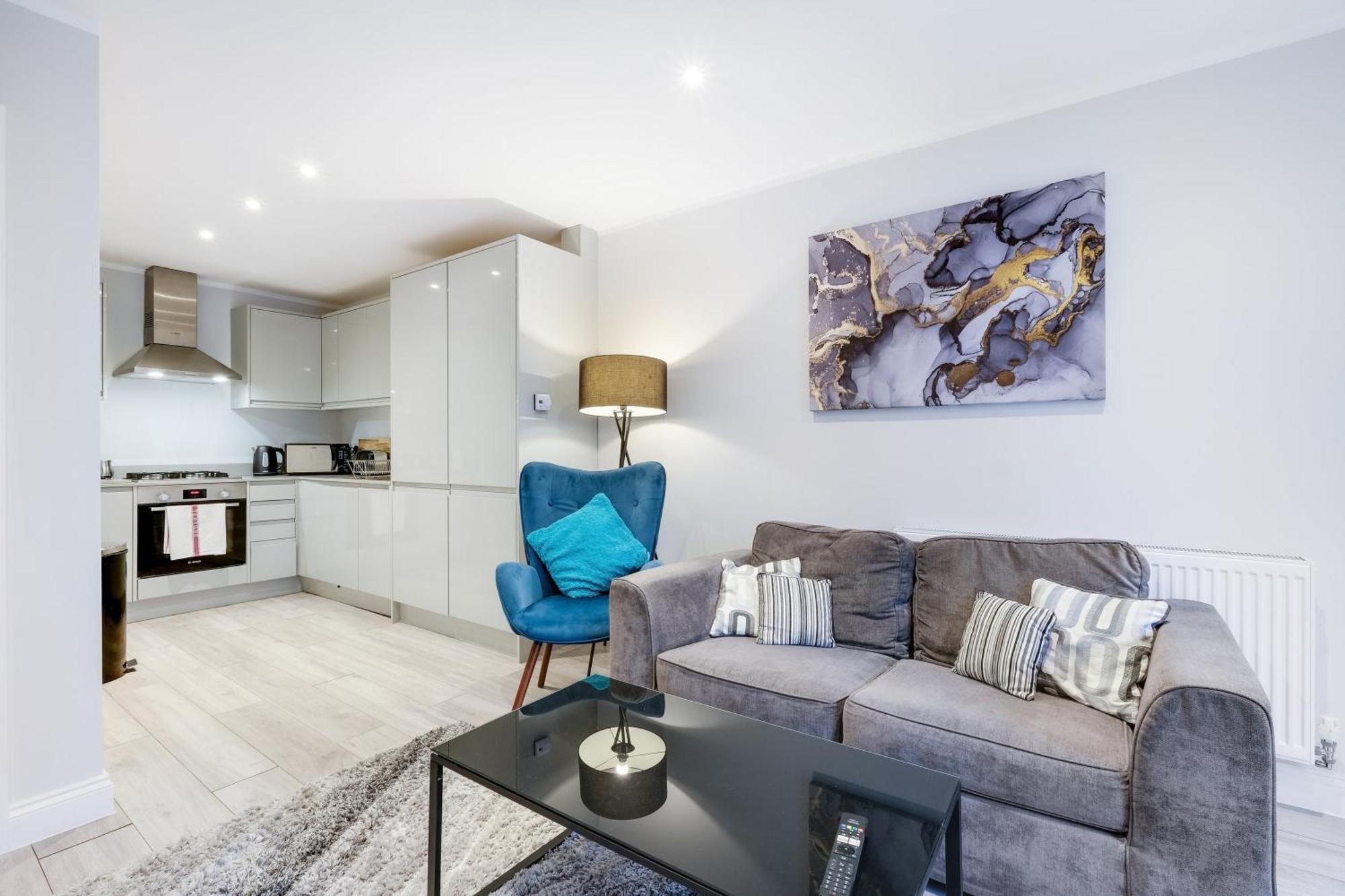 2 Bedroom Penthouse With Parking High Wycombe By 360Stays Екстер'єр фото