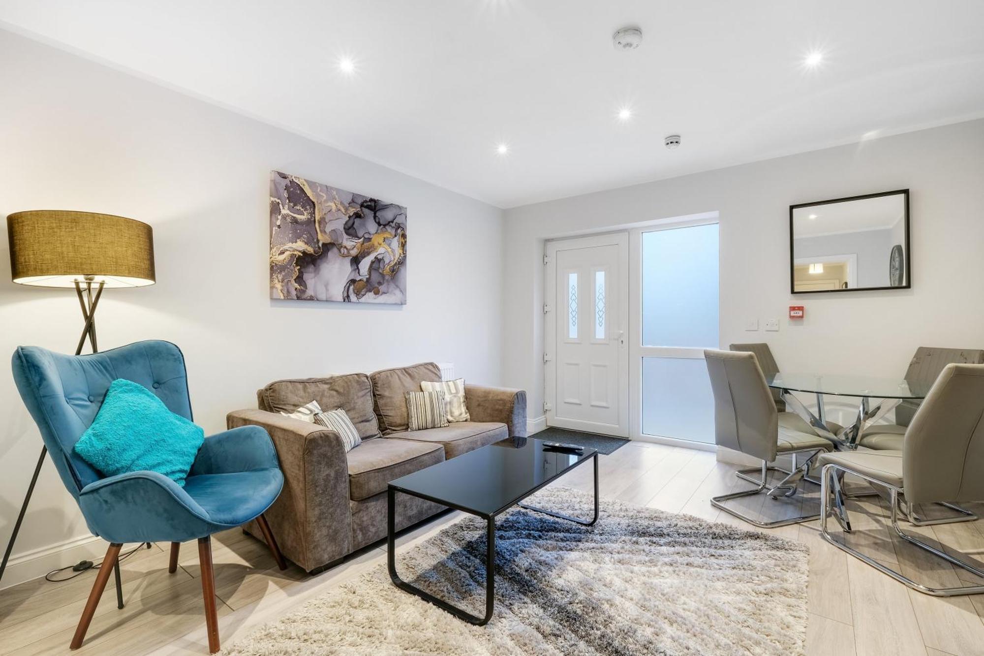 2 Bedroom Penthouse With Parking High Wycombe By 360Stays Екстер'єр фото