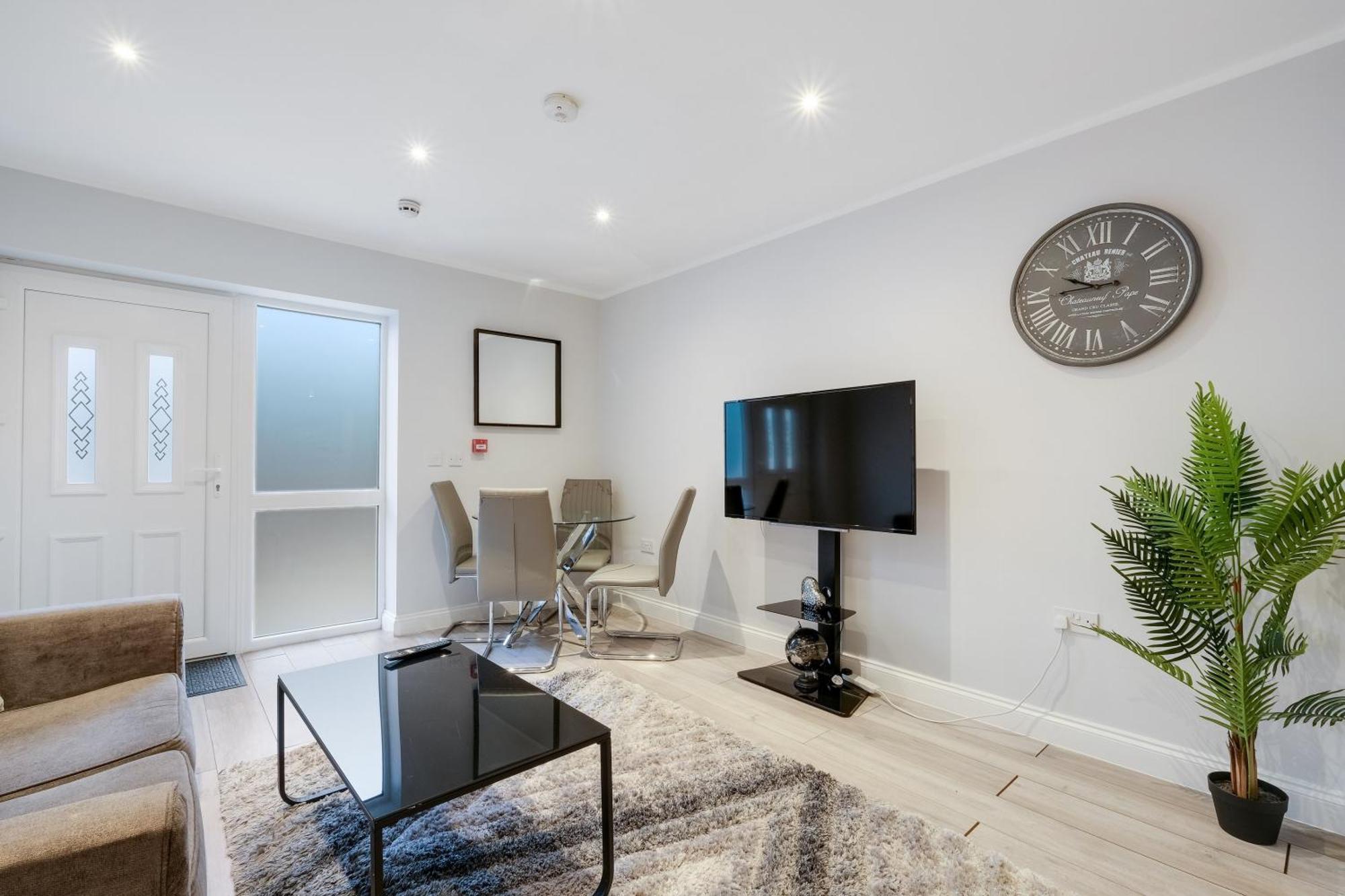 2 Bedroom Penthouse With Parking High Wycombe By 360Stays Екстер'єр фото