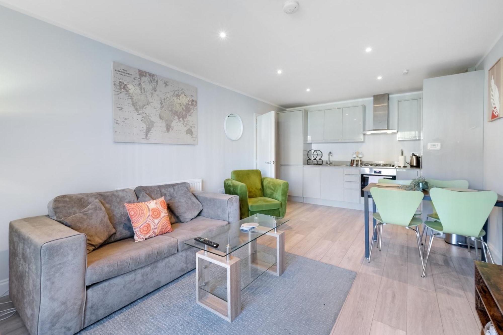 2 Bedroom Penthouse With Parking High Wycombe By 360Stays Екстер'єр фото