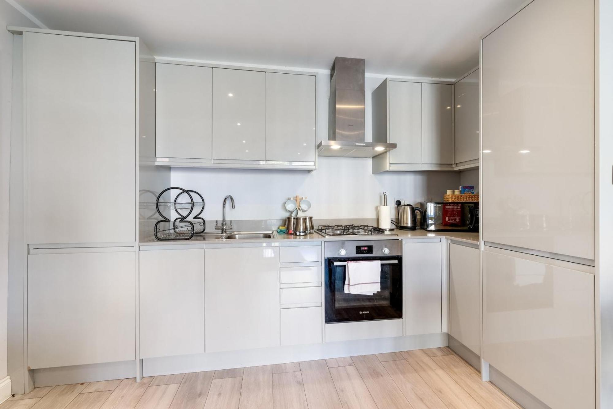 2 Bedroom Penthouse With Parking High Wycombe By 360Stays Екстер'єр фото
